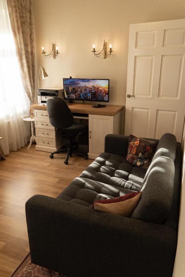 Elegant Apartment In Historical Centre & Free Locked Parking Riga Exterior foto