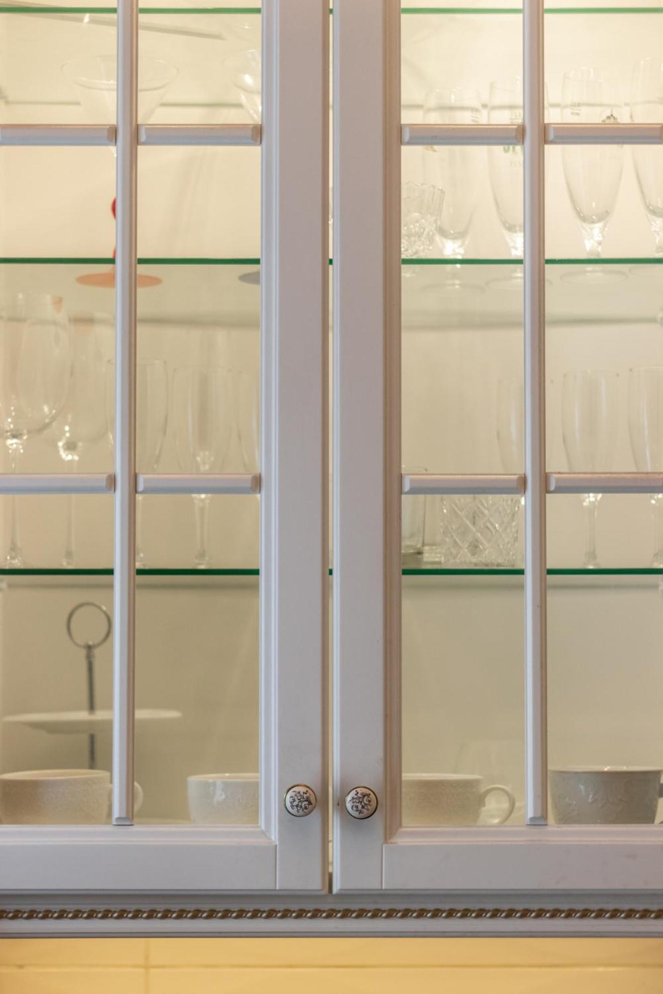 Elegant Apartment In Historical Centre & Free Locked Parking Riga Exterior foto