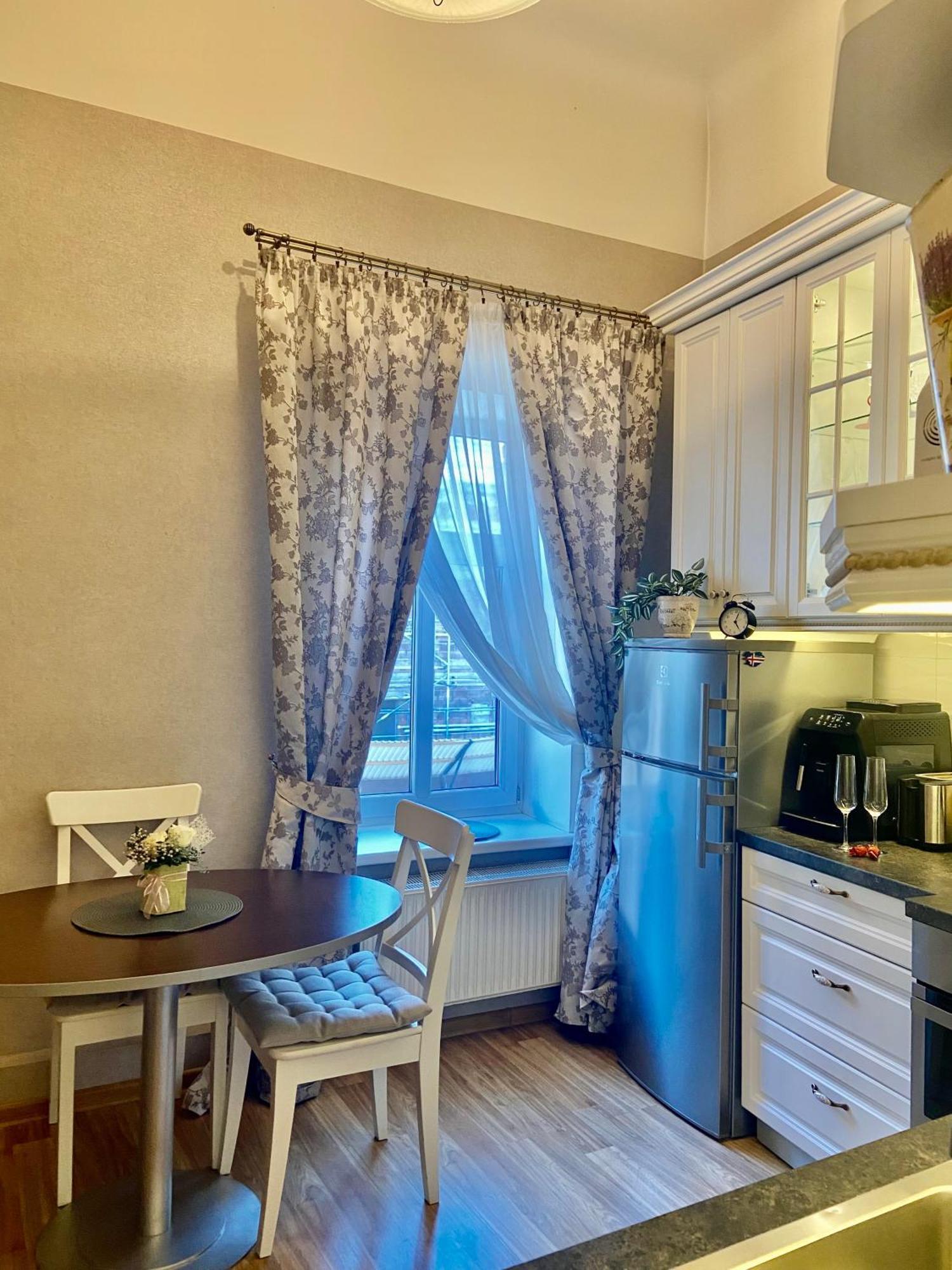 Elegant Apartment In Historical Centre & Free Locked Parking Riga Exterior foto