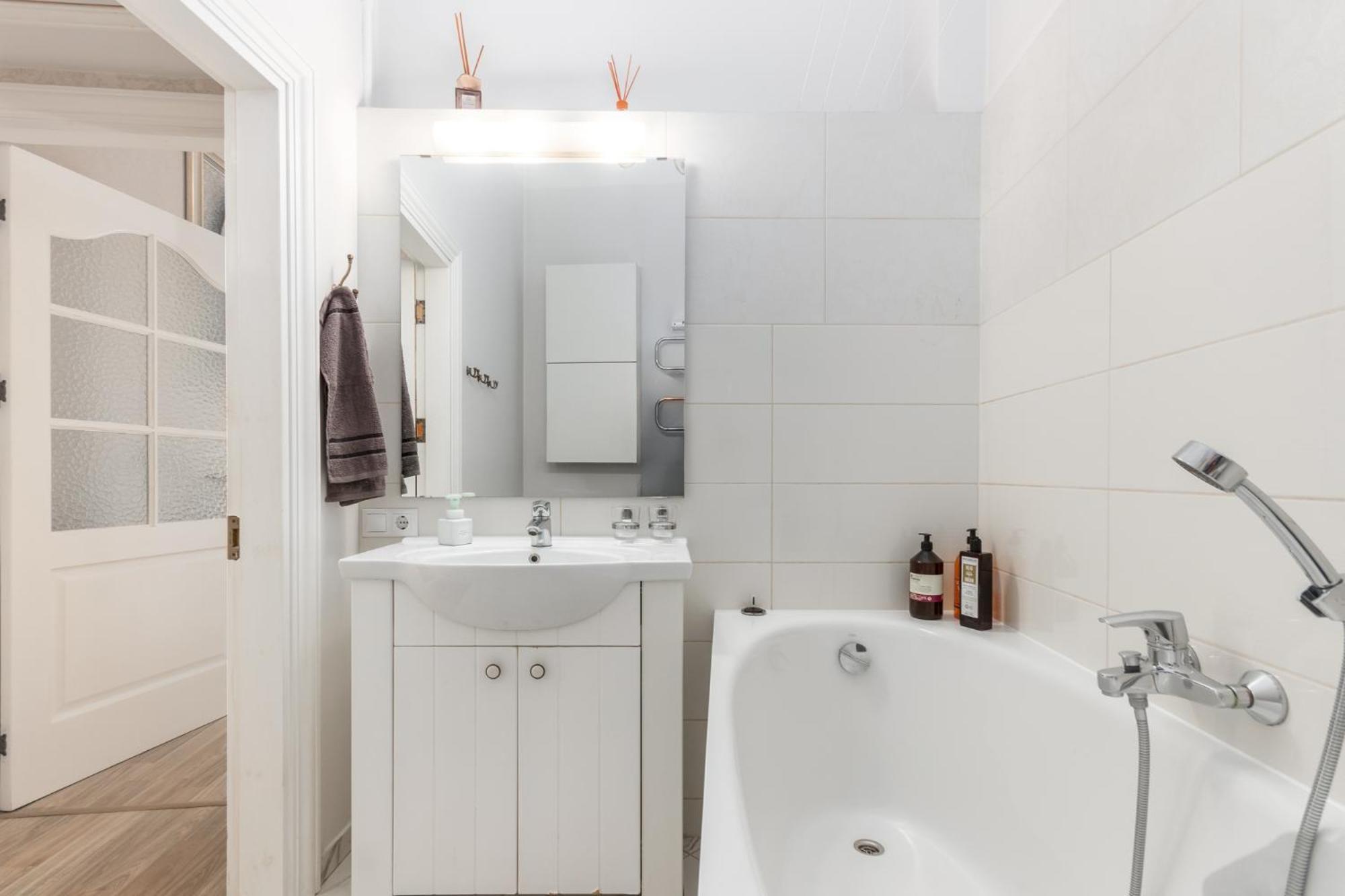 Elegant Apartment In Historical Centre & Free Locked Parking Riga Exterior foto